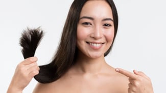 7 Tips Ampuh Merawat Rambut Kering dan Bercabang agar Kembali Sehat