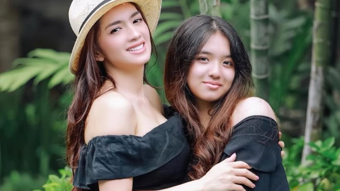 Angel Karamoy dengan sang putri, Lovely Maria Rumangkang