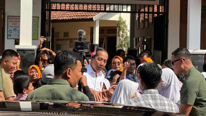 Presiden Jokowi kunjungi SD Negeri Tirtoyoso yang menjadi sekolahnya saat duduk di bangku SD.