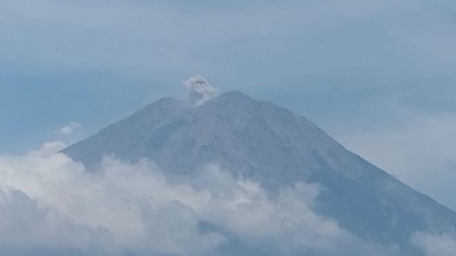 Gunung Semeru di Jawa Timur.