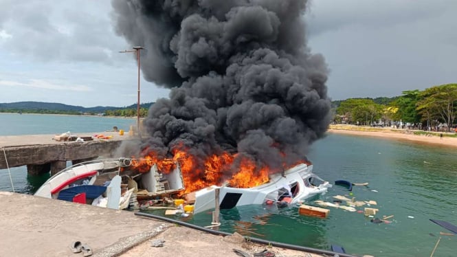 Kapal speed boat Cagub Maluku Utara terbakar