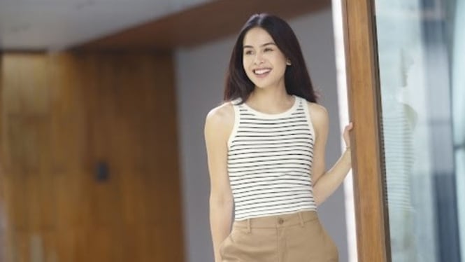 Maudy Ayunda kenakan Bra Top Uniqlo