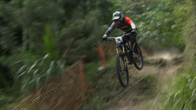 Ajang balap sepeda 76 Indonesian Downhill 2024