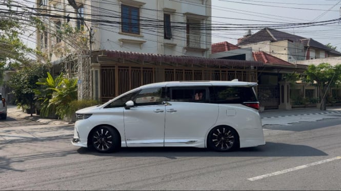 Prabowo satu mobil dengan Gibran temui Jokowi di Sumber, Solo