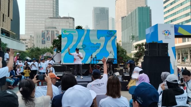 Memperingati Hari Pengelihatan Sedunia pada pekan kedua setiap bulan Oktober, Gabungan Pengusaha Optik Indonesia (Gapopin) menggelar acara peringatan World Sight Day di pelataran Sarinah, Jakarta, Minggu, 13 Oktober 2024.