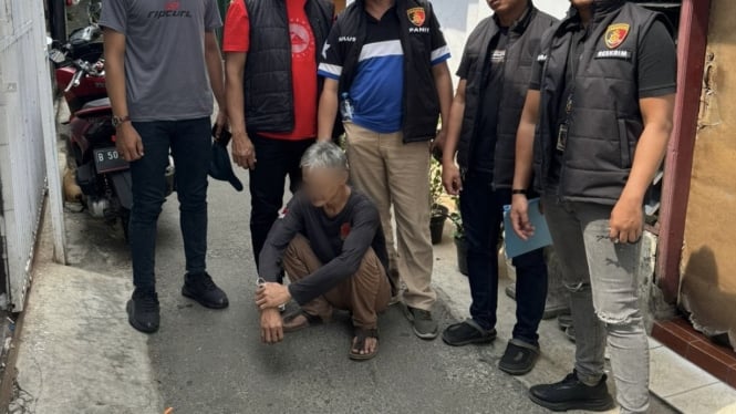 Kejadian tersebut berlangsung pada Minggu, 6 Oktober 2024, tepatnya di Jalan Harun Raya Ujung, RT 09/007, Kebon Jeruk, dan meninggalkan jejak trauma bagi para korban.