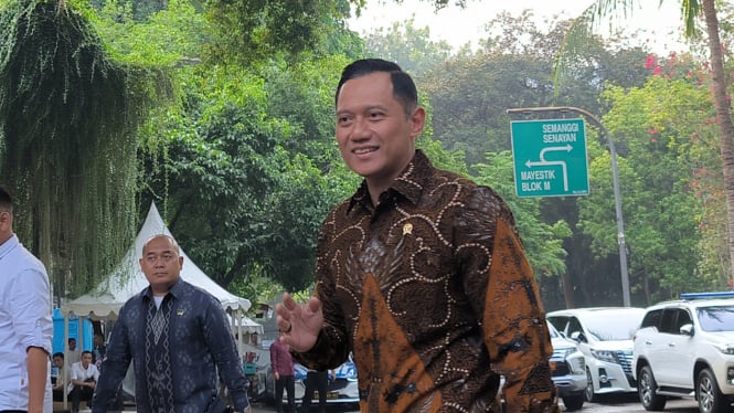 Ketua Umum Partai Demokrat, Agus Harimurti Yudhoyono (AHY) di kediaman Presiden RI terpilih periode 2024-2029, Prabowo Subianto di Jalan Kertanegara IV, Jakarta Selatan