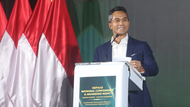 Anindya Bakrie Terima Penghargaan dari Repnas 