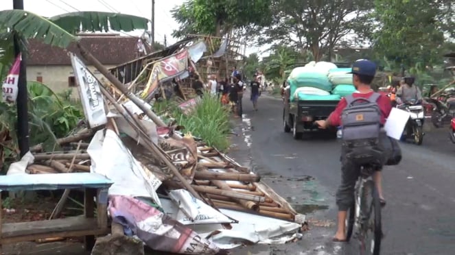 Banguna roboh akibat hujan dan angin kencang terjang Klaten