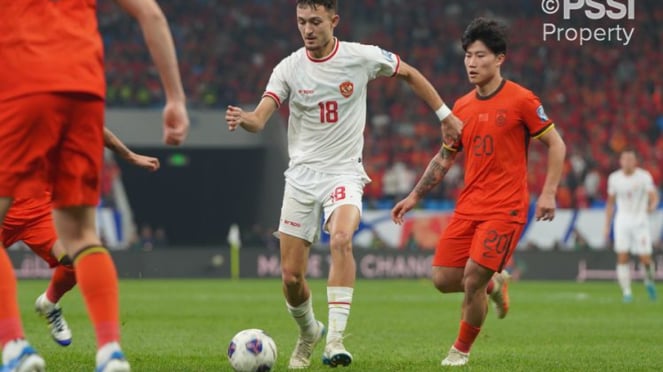 Ivar Jenner en el partido de la selección de Indonesia y China