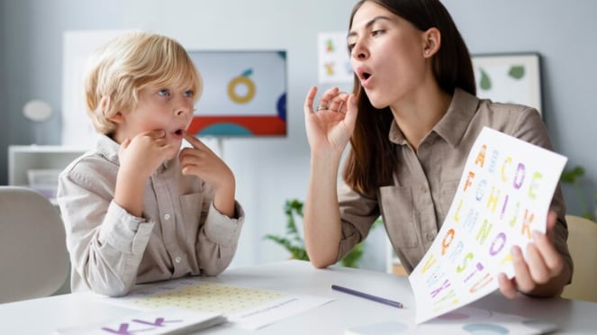 Ilustración de cómo enseñar a los niños a aprender el habla.