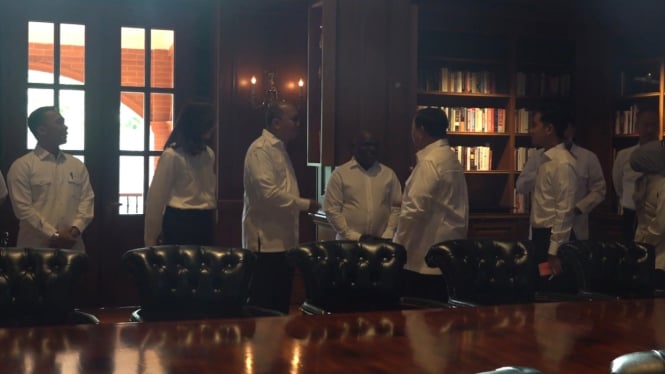 Suasana pembekalan calon menteri di kediaman Presiden RI terpilih periode 2024-2029, Prabowo Subianto di Hambalang, Bogor, Jawa Barat.