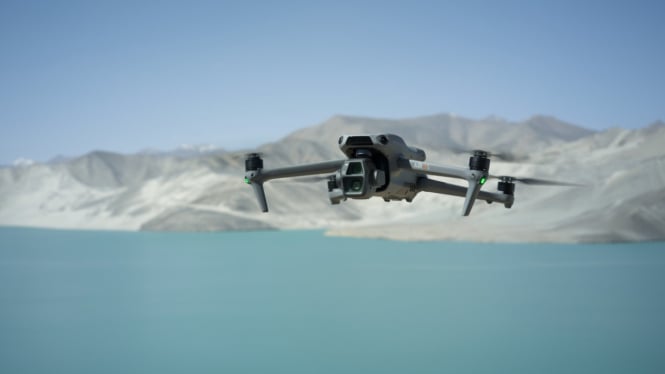 DJI Air 3S.