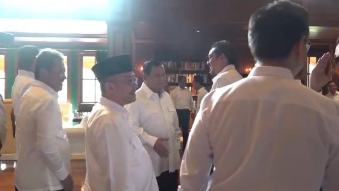 Suasana pertemuan pembekalan calon menteri dalam kediaman presiden terpilih Prabowo di Hambalang Bogor. VIVA/Muhammad AR