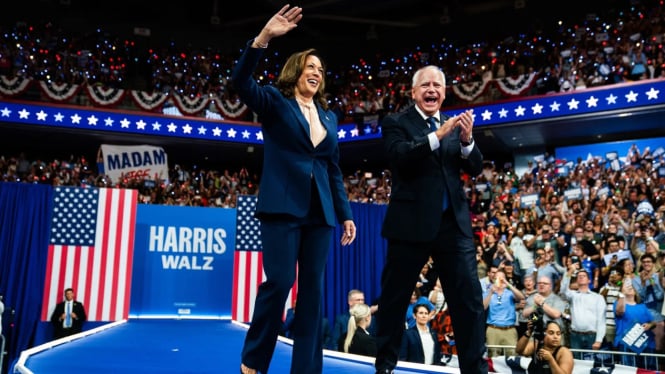 VIVA Militer: Wakil Presiden Amerika Serikat, Kamala Harris, dan Tim Walz