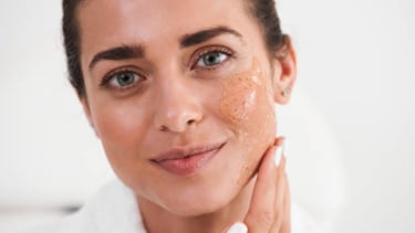 La forma correcta de exfoliar tu rostro para principiantes, ¡evita estos 5 errores!