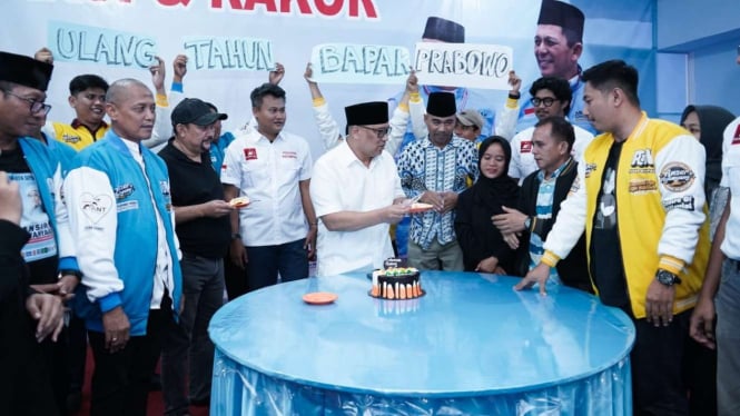 Cawagub Kepri Nyanyang dan Relawan Prabowo-Gibran Rayakan Ultah Prabowo