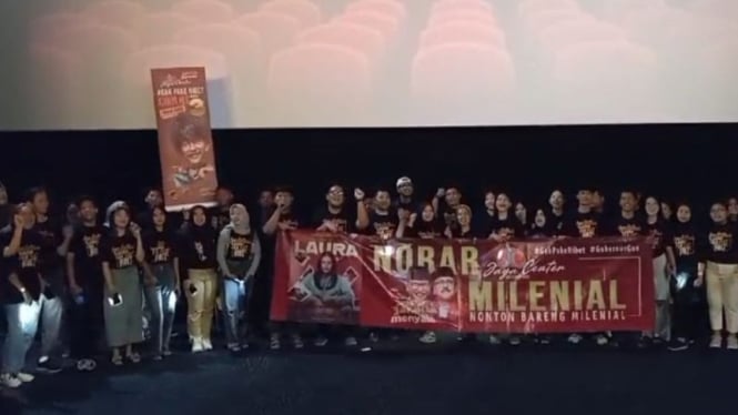 Kalangan milenial dan Gen Z pendukung Pramono-Rano Karno nobar film.