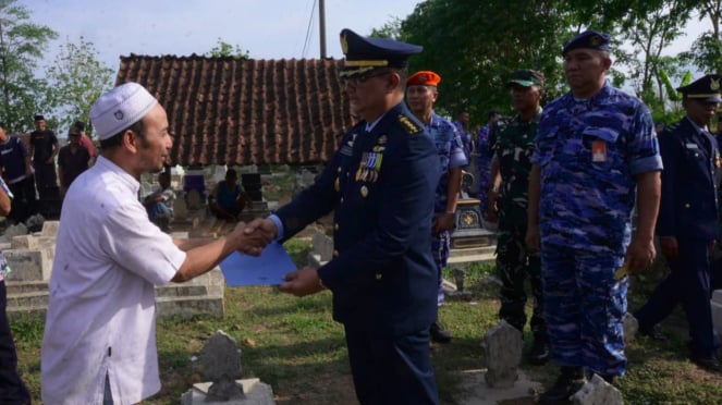 VIVA Militar: Funeral militar del coronel Cal Taufan Subijantoro