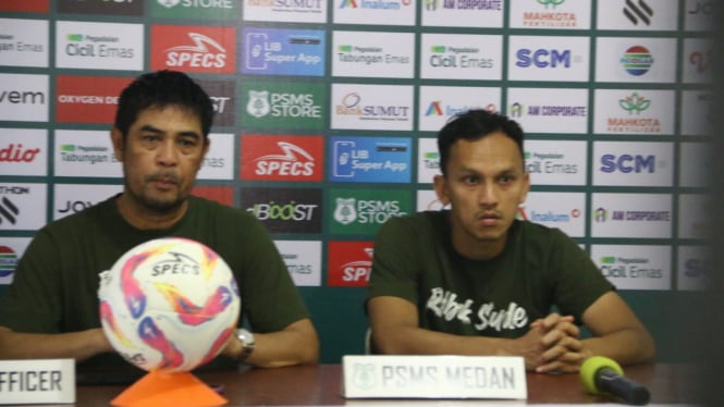 Kepala Pelatih PSMS Medan, Nilmaizar saat jumpa pers jelang pertandingan melawan PSPS Pekanbaru.(dok PSMS Medan)