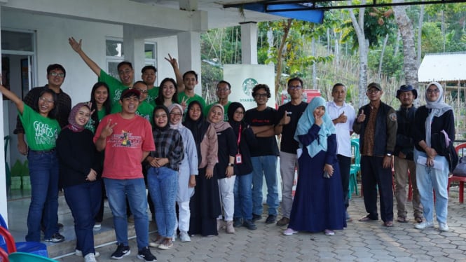 Pengenalan Program Bentani Starbuck Fondation di Sindang Kerta Bandung.