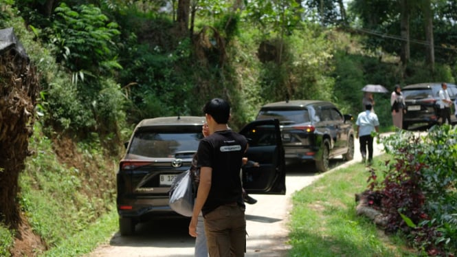 Menjelajahi kebun kopi di Gunung Manglayang Timur Sumedang.