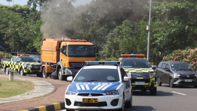 Pengecekan rute, pembersihan dan sterilisasi jalur di Bandara Soetta, Tangerang, dalam pengamanan kedatangan delegasi jelang pelantikan Presiden dan Wakil Presiden