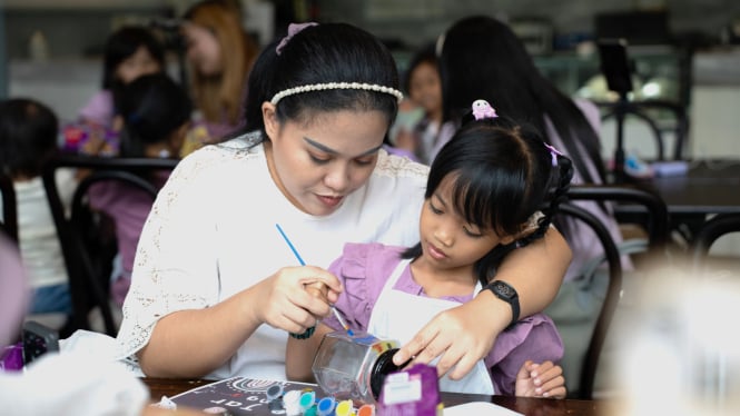 Momen-momen berkesan ibu dan anak, sederhana namun penuh makna dalam keseharian.