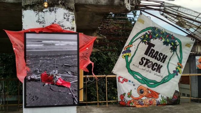 Karya seni berbahan sampah plastik yang menjadi gerakan Thrashstock Festival - Sumber Foto dari IG Thrashstockbali