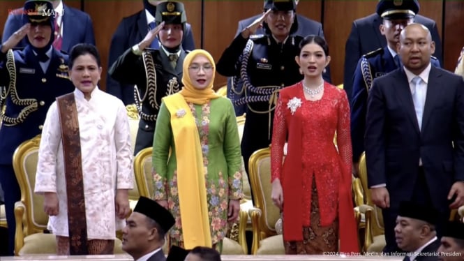 Iriana Jokowi, Wury Estu, Selvi Ananda, Didit, Foto: Live Streaming YouTube Sekertariat Presiden