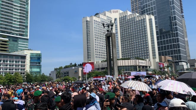 Suasana panggung Pesta Rakyat dalam rangka pelantikan Presiden RI ke-8 di sirkuit HI.