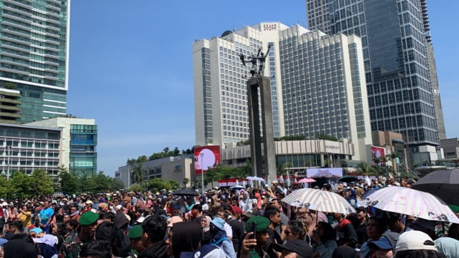 Suasana panggung Pesta Rakyat Pelantikan Presiden RI ke-8 di Bundaran HI