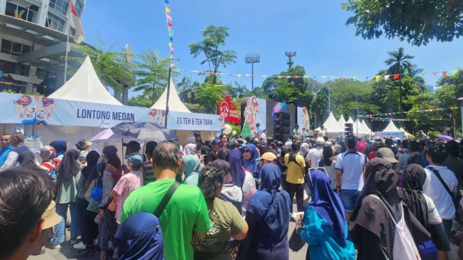 Kemeriahan Pesta Panggung Rakyat di Area FX Sudirman Jakarta.