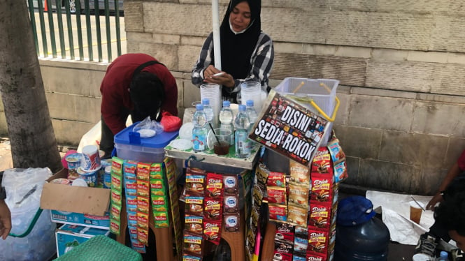 Pedagang Minuman turut Kecipratan Berkah di Pesta Rakyat Pelantikan PresidenPeda