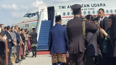 Erlene Suastini lloró al despedir el regreso del presidente Jokowi a Solo