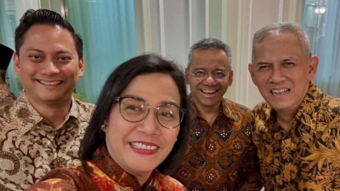 Ministro das Finanças, Sri Mulyani, e 3 vice-ministros.