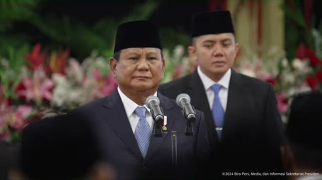 Presidente Prabowo Subianto na cerimônia de posse dos ministros do gabinete vermelho e branco