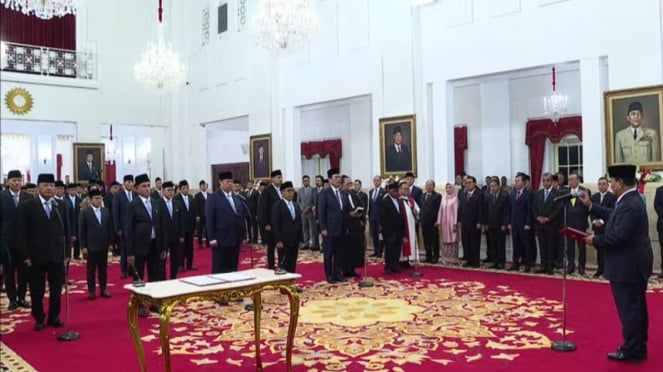 O presidente da Indonésia, Prabowo Subianto, apresentou os ministros e vice-ministros do gabinete vermelho e branco.