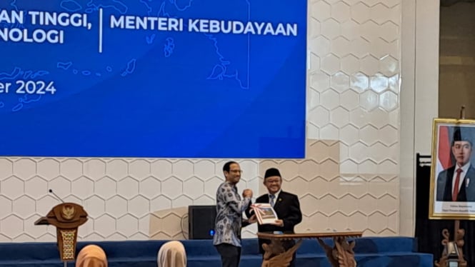 Nadiem Makarim Sertijab dengan Mendikdasmen Abdul Mu'ti