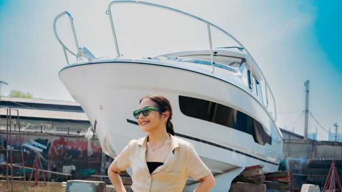 Prilly Latuconsina Beli Yacht Mewah