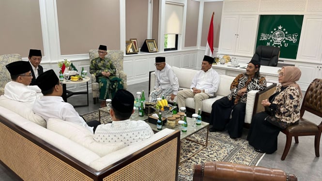 Seusai dilantik menjadi anggota Kabinet Merah Putih, empat menteri dari NU datang ke gedung Pengurus Besar NU di Jakarta, Senin sore, 21 Oktober 2024, untuk meminta restu dan doa dari Rais Aam Miftachul Akhyar dan Ketua Umum Yahya Cholil Staquf.