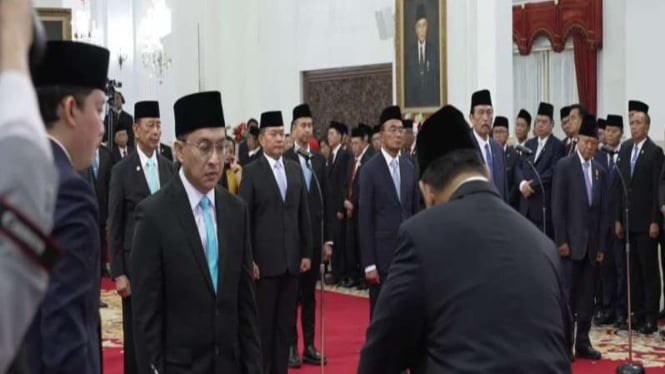 Yovie Widianto diangkat menjadi Staf Khusus Presiden bidang Ekonomi Kreatif.