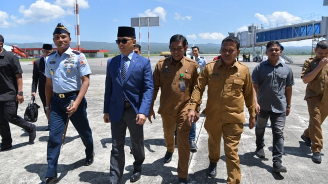 Menlu Sugiono saat tiba di Bandara Sultan Iskandar Muda, Aceh Besar. (dok. Istimewa)