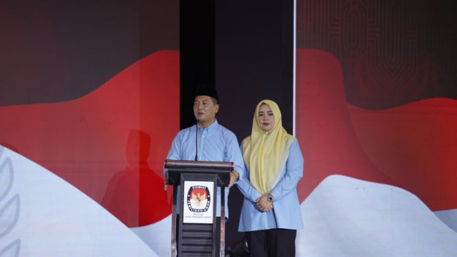 Pasangan Iqbal-Dinda saat debat perdana di Pilgub NTB