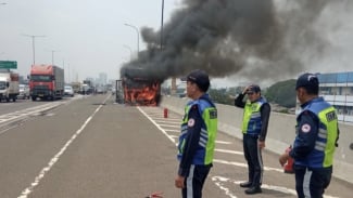 Bus Pariwisata Terbakar di Tol Wiyoto Wiyono, 58 Anak TK Berhasil Diselamatkan