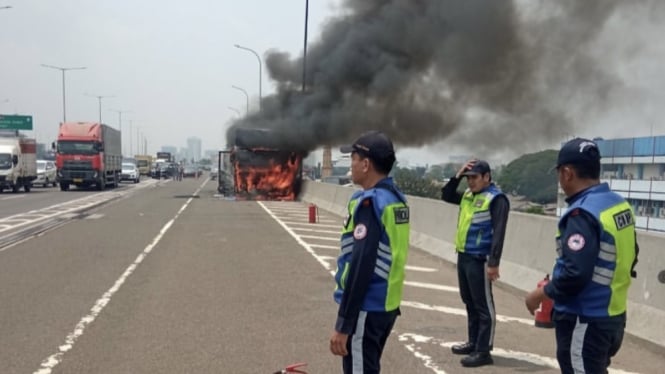 Insiden ini terjadi pada Kamis 24 Oktober 2024 yang sempat mengejutkan banyak pihak karena bus tersebut penuh dengan penumpang anak-anak.