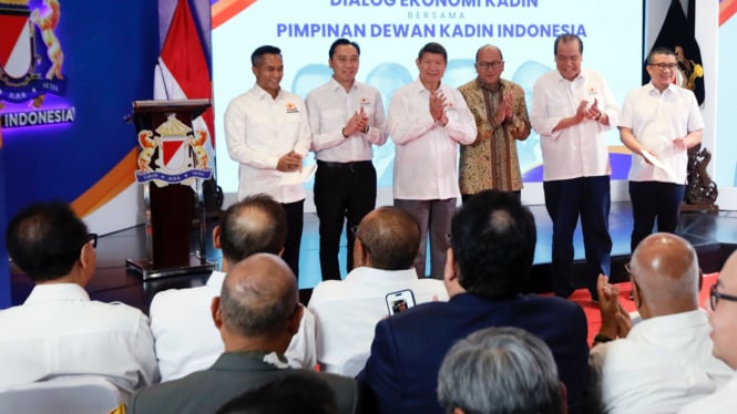 Ketua Umum Kadin Indonesia Anindya Bakrie bersama pimpinan Dewan Kadin Indonesia [dok. Humas Kadin Indonesia]