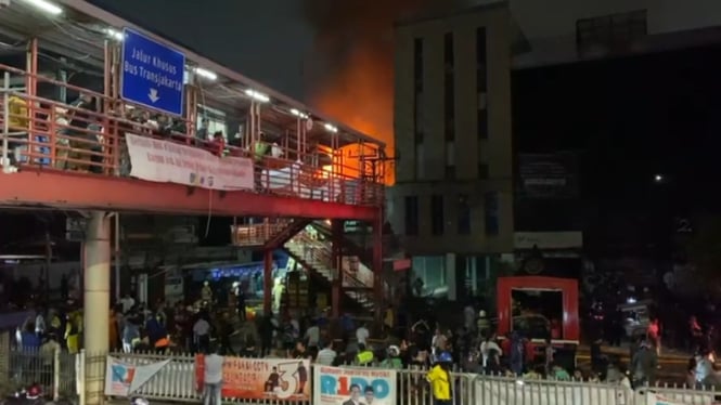 Ruko di kawasan Mampang Prapatan, Jakarta Selatan kebakaran