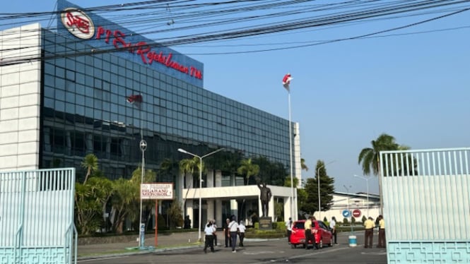 Suasana perusahaan tekstil dan garmen terbesar se-Asia Tenggara Sritex di Sukoharjo, Jumat (25/10).