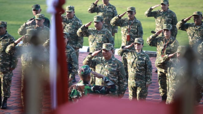 El presidente Prabowo Subianto dirigió el retiro del primer día en Akmil Magelang.